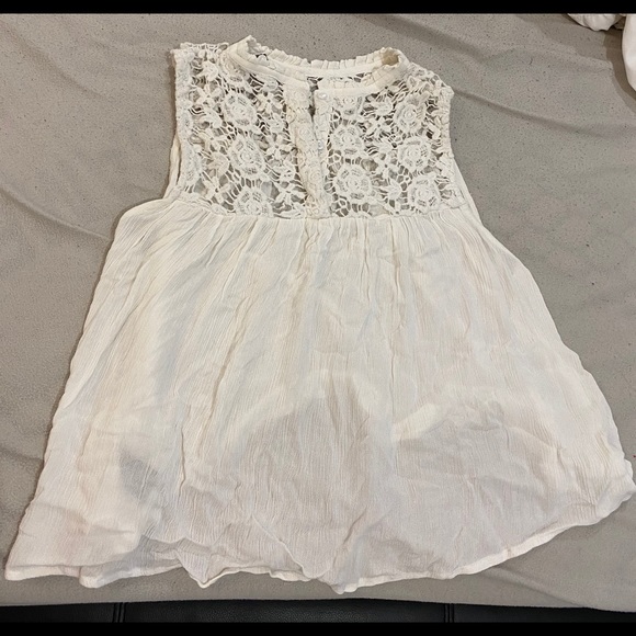 Tops - Picture 5 of 16